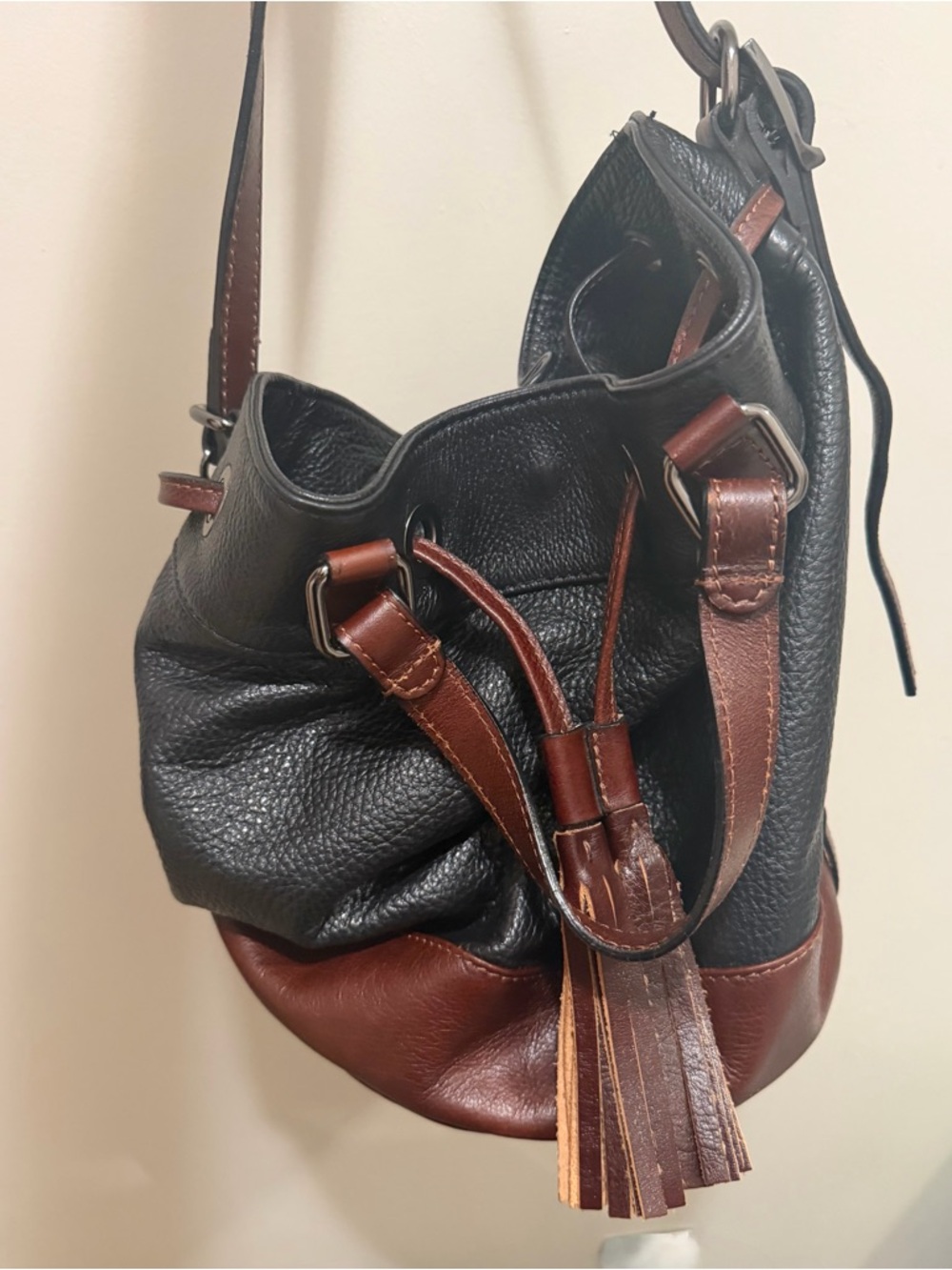Divina Firenze black & brown leather drawstring bucket bag purse convert xbody - Picture 11 of 11